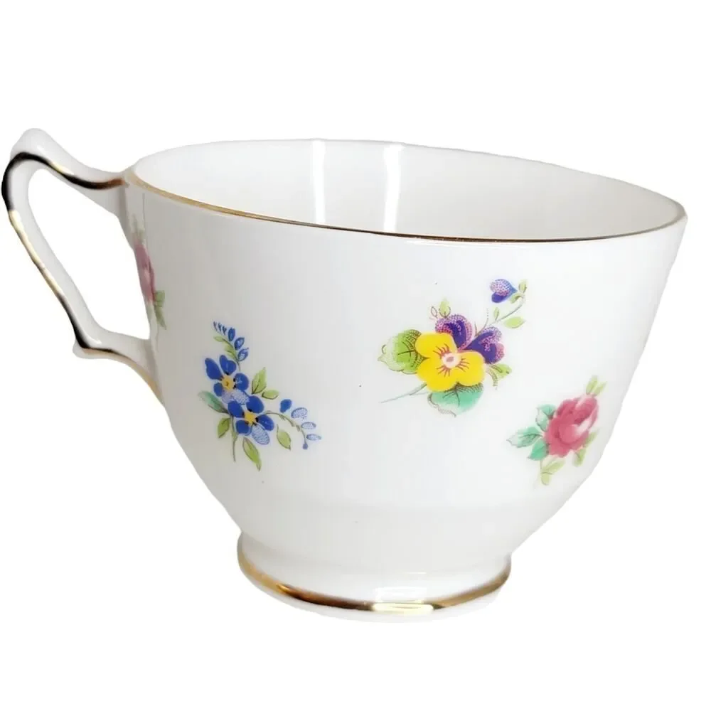 Vintage Crown Staffordshire Fine‎ China England Roses Pansies Tea Cup & Saucer